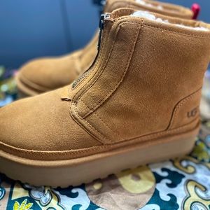 Uggs women platform with zip boot